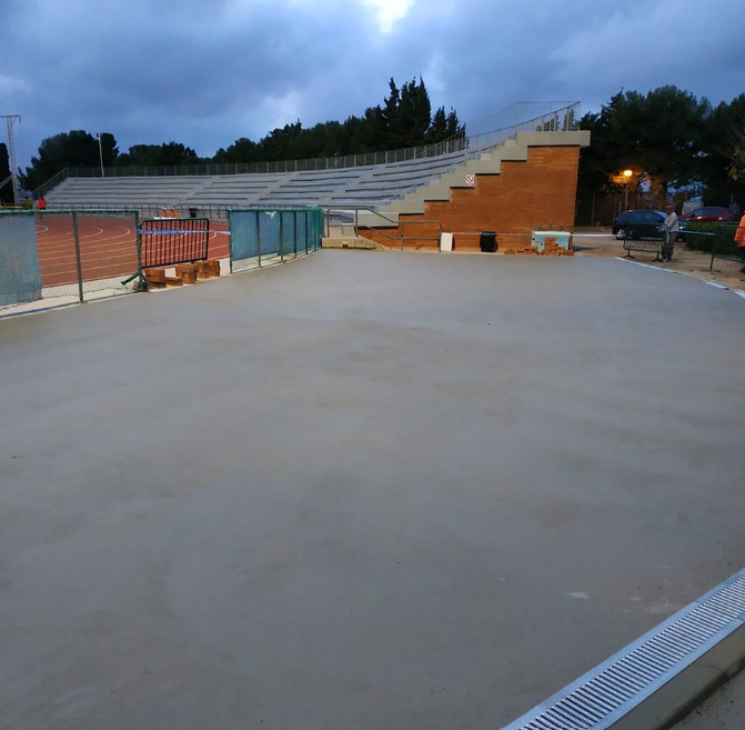 Pavimentación con hormigón pulido y microcemento en Barcelona
